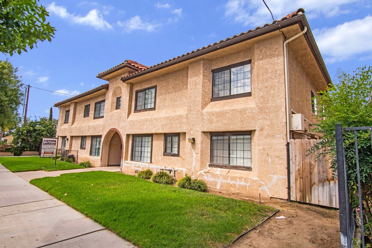 24846 Walnut St, Newhall, CA à vendre Photo de l’immeuble– Image 1 sur 10