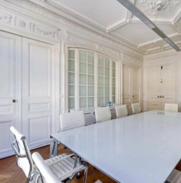 Bureau dans Paris à louer - Photo de l’immeuble – Image 1 sur 3