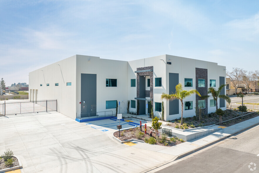 4180 N Hallmark Pky, San Bernardino, CA à louer - Photo de l’immeuble – Image 1 sur 8