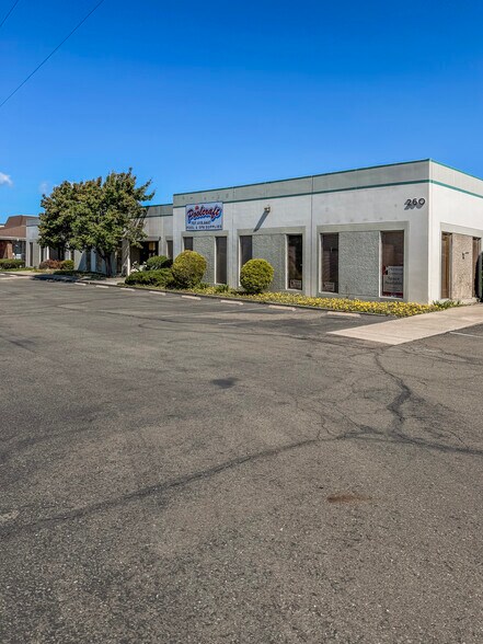 260 Link Rd, Fairfield, CA à louer - Photo de l’immeuble – Image 3 sur 10