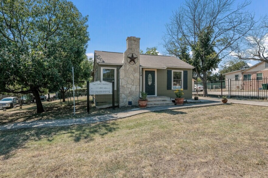 174 Sherwood Dr, San Antonio, TX à louer - Photo principale – Image 1 sur 17