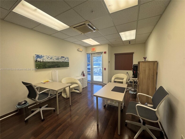 2061 NW 112th Ave, Miami, FL à vendre - Photo de l’immeuble – Image 2 sur 10