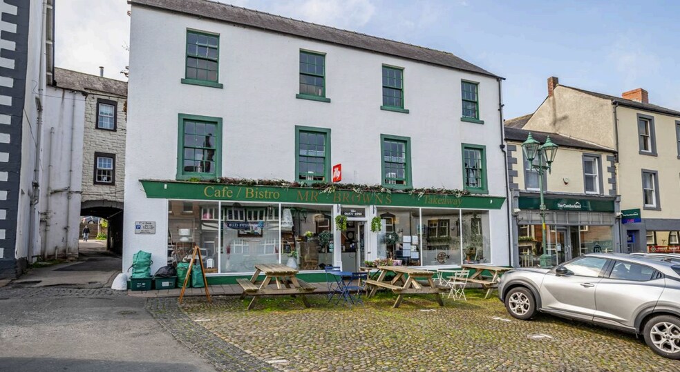 17 Front St, Brampton à vendre - Photo principale – Image 1 sur 32