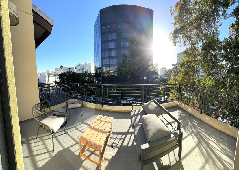 1149 3rd St, Santa Monica, CA à louer - Photo de l’immeuble – Image 2 sur 25