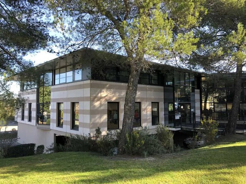 1330 Avenue Jean-René Guillibert Gautier De La Lauzière, Aix-en-Provence à louer - Photo de l’immeuble – Image 1 sur 4