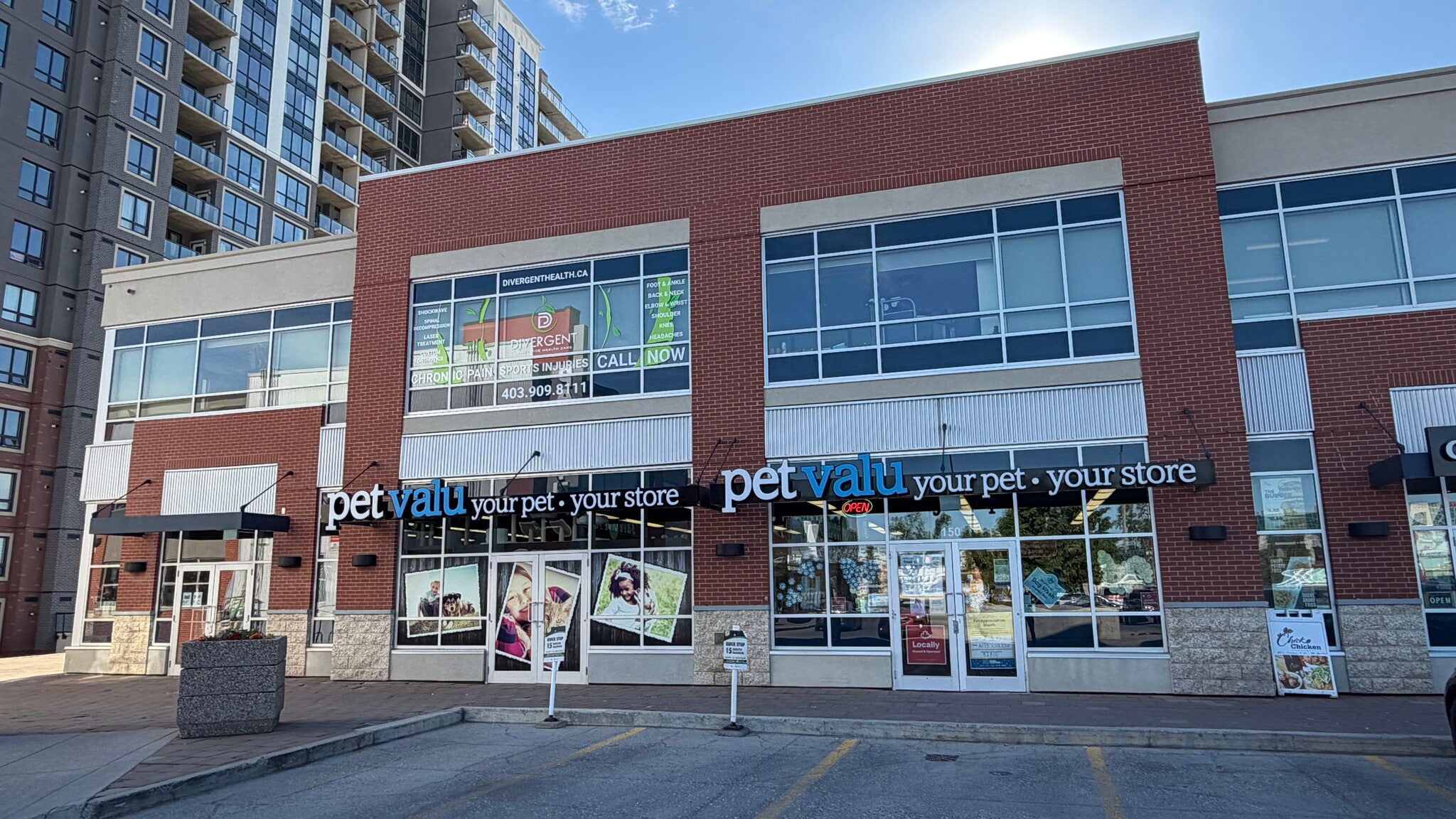 8835 Macleod Trl SW, Calgary, AB à louer Photo de l’immeuble– Image 1 sur 6