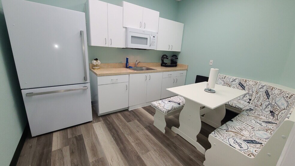17020 County Line Rd, Spring Hill, FL à louer - Photo de l’immeuble – Image 3 sur 8