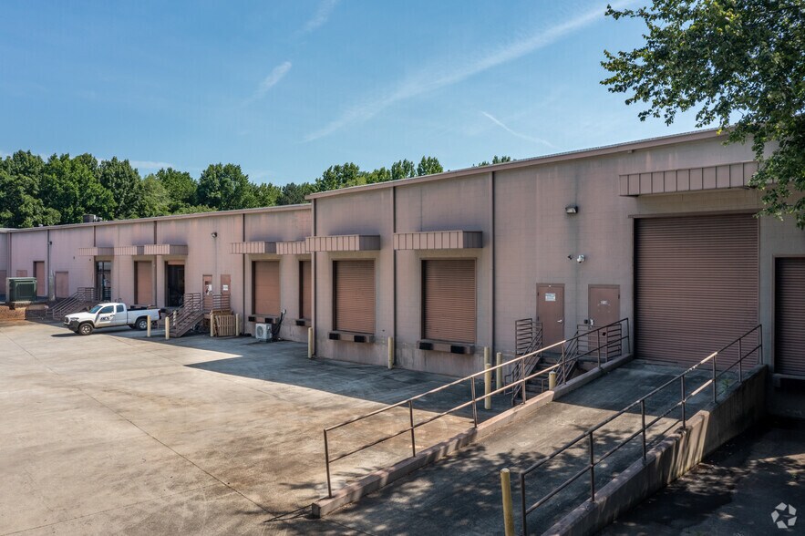 5255 Snapfinger Park Dr, Lithonia, GA à louer - Photo de l’immeuble – Image 2 sur 5