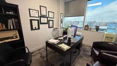 330 E Hwy-7, Richmond Hill, ON à louer Photo intérieure– Image 2 sur 4