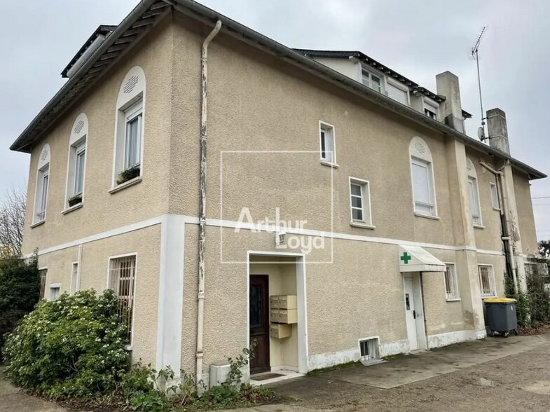 Local commercial dans Chartrettes à vendre - Photo de l’immeuble – Image 1 sur 2