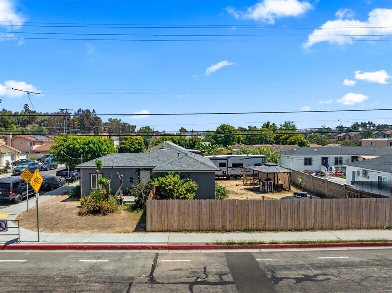 1340 E 8th St, National City, CA à vendre - Photo principale – Image 1 sur 7