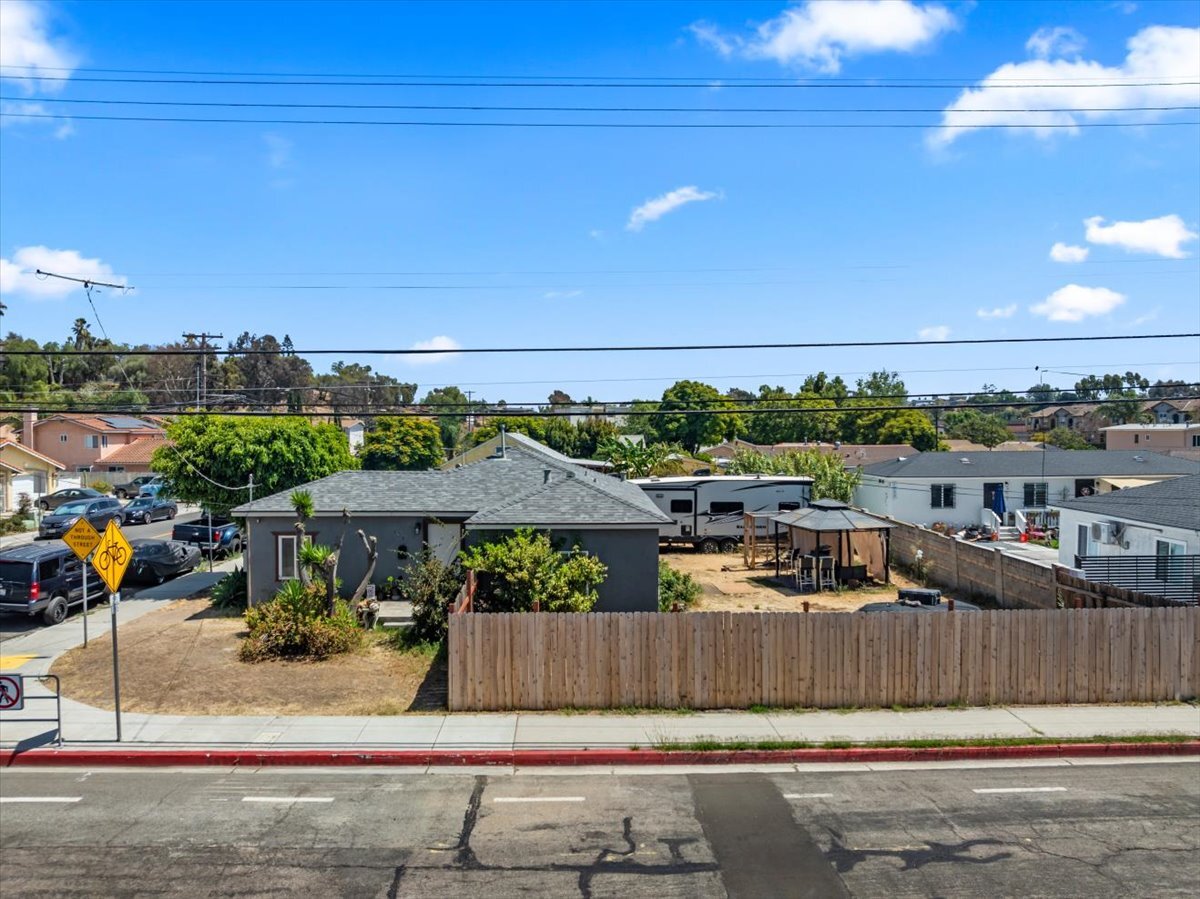 1340 E 8th St, National City, CA à vendre Photo principale– Image 1 sur 8