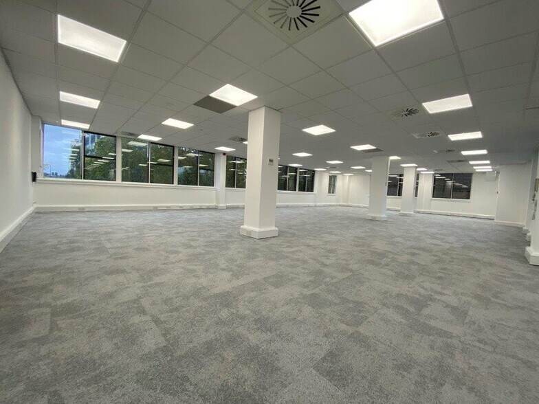 7 High St, Teddington à louer - Photo de l’immeuble – Image 3 sur 9