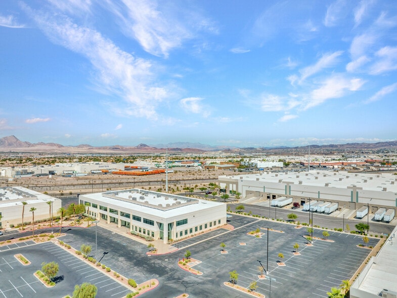 140 N Stephanie St, Henderson, NV à louer - Photo de l’immeuble – Image 3 sur 3