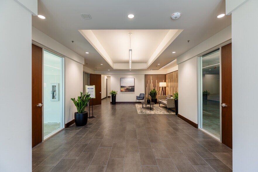 15115 SW Sequoia Pky, Portland, OR à louer - Photo de l’immeuble – Image 2 sur 6