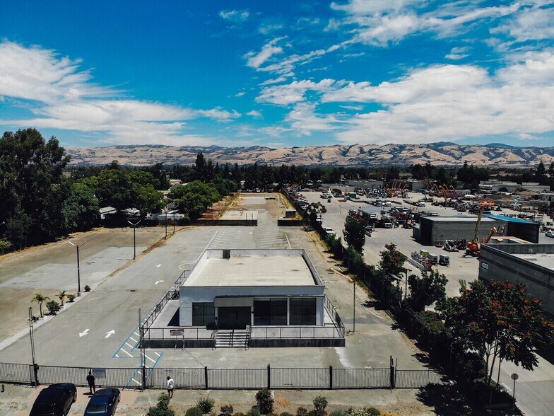 Unit A - 2828 Monterey Hwy, San Jose, CA à louer - Photo de l’immeuble – Image 3 sur 7