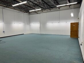 8000-8090 NE University Ave, Minneapolis, MN à louer Photo intérieure– Image 2 sur 4