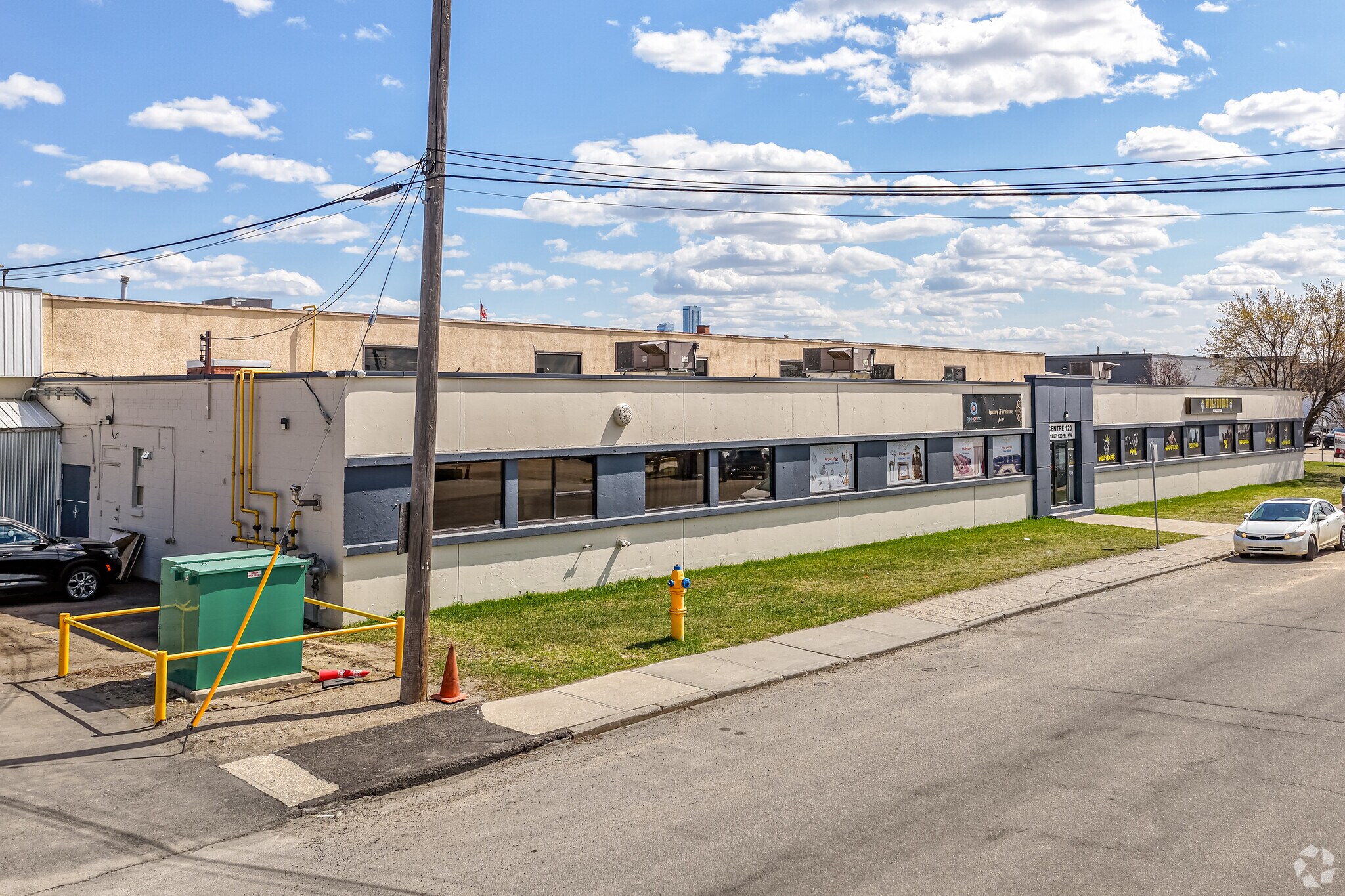 11926 115 Av NW, Edmonton, AB à louer Photo principale– Image 1 sur 8