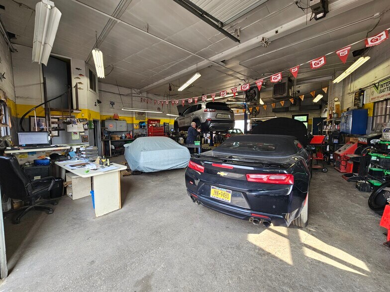 831 Brooklyn Ave, Baldwin, NY à vendre - Photo de l’immeuble – Image 3 sur 7