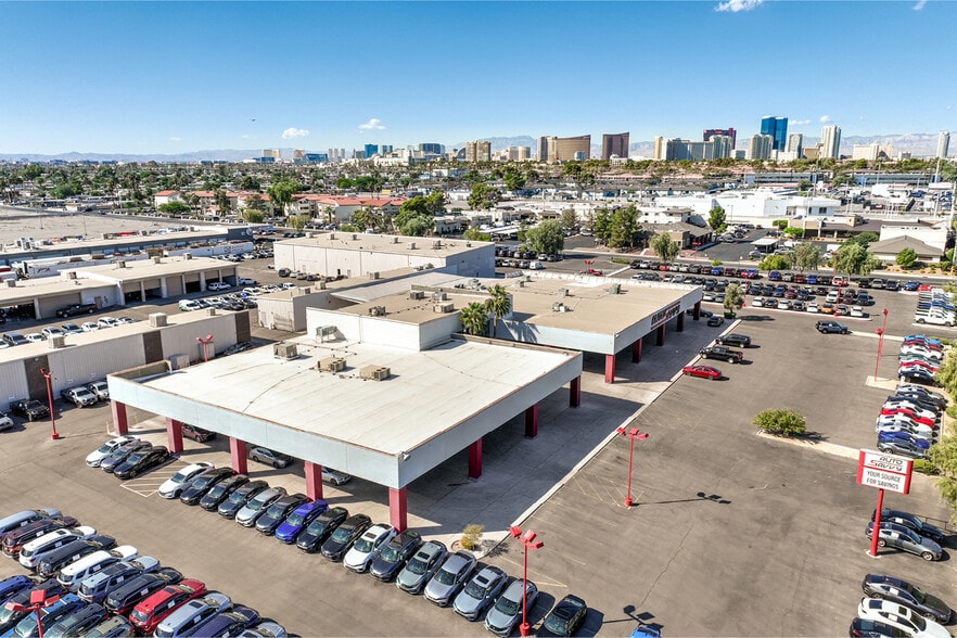 2121 E Sahara Ave, Las Vegas, NV à vendre - Photo de l’immeuble – Image 3 sur 6