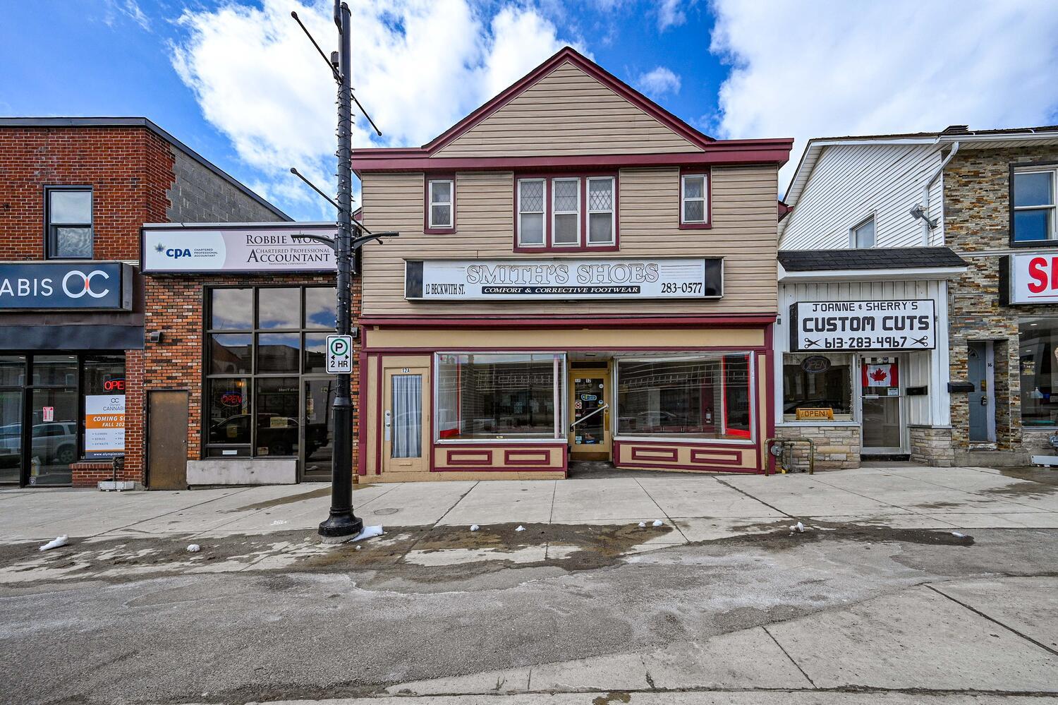 12 Beckwith St N, Smiths Falls, ON à vendre Photo de l’immeuble– Image 1 sur 50