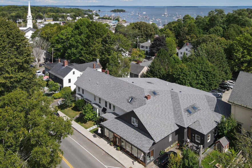 56 Elm St, Camden, ME à vendre - Photo de l’immeuble – Image 2 sur 27