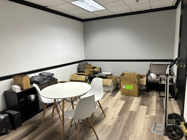 1275 N Manassero St, Anaheim, CA à louer - Photo de l’immeuble – Image 3 sur 12