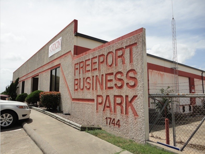1744 W 4th St, Freeport, TX à vendre Photo principale– Image 1 sur 2
