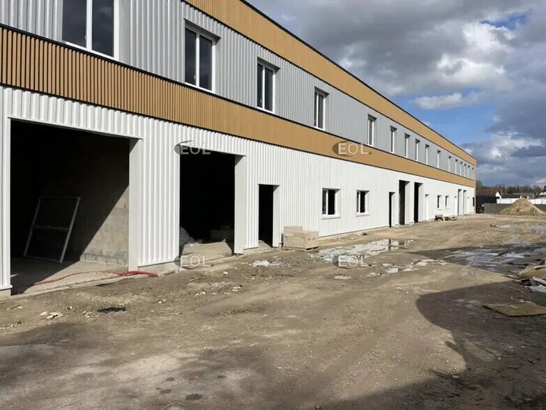 Local d’activités dans Asnières-sur-Oise à louer - Photo de l’immeuble – Image 1 sur 5