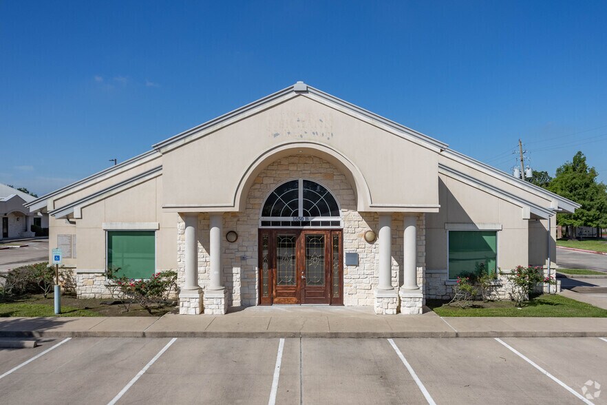 1650 E Winding Way Dr, Friendswood, TX à louer - Photo de l’immeuble – Image 3 sur 5