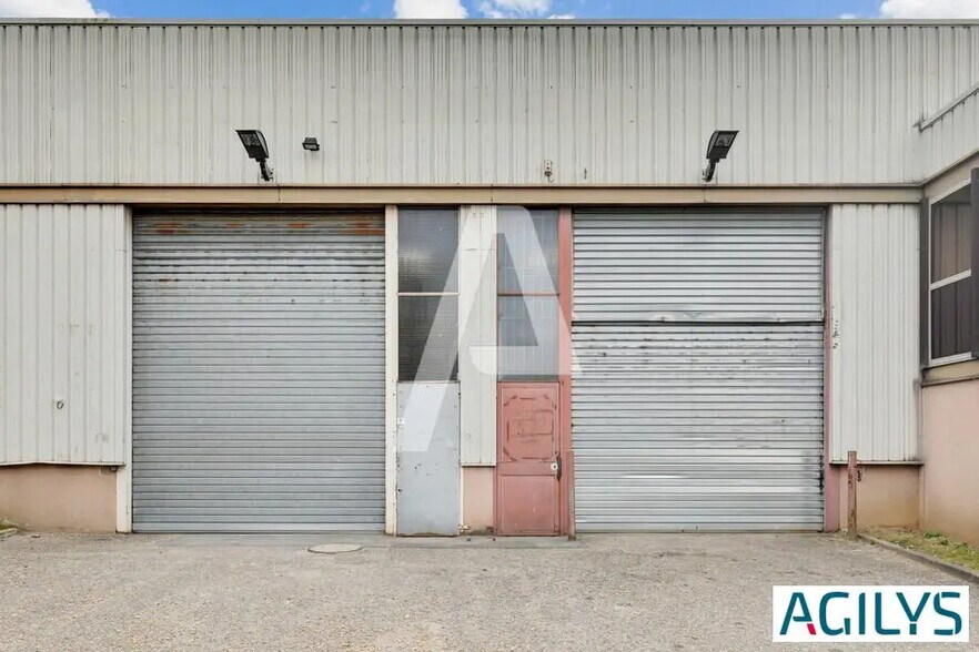 Local d’activités dans Palaiseau à louer - Photo de l’immeuble – Image 2 sur 11