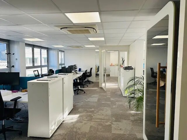 Espace de coworking dans Paris à louer - Photo de l’immeuble – Image 2 sur 7