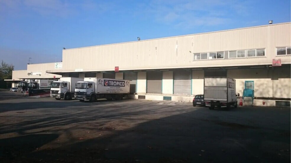 Industriel/Logistique dans Garges-lès-Gonesse à louer - Photo de l’immeuble – Image 1 sur 7