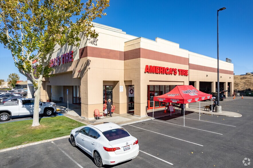 44616-44650 Valley Central Way, Lancaster, CA à vendre - Photo de l’immeuble – Image 2 sur 3