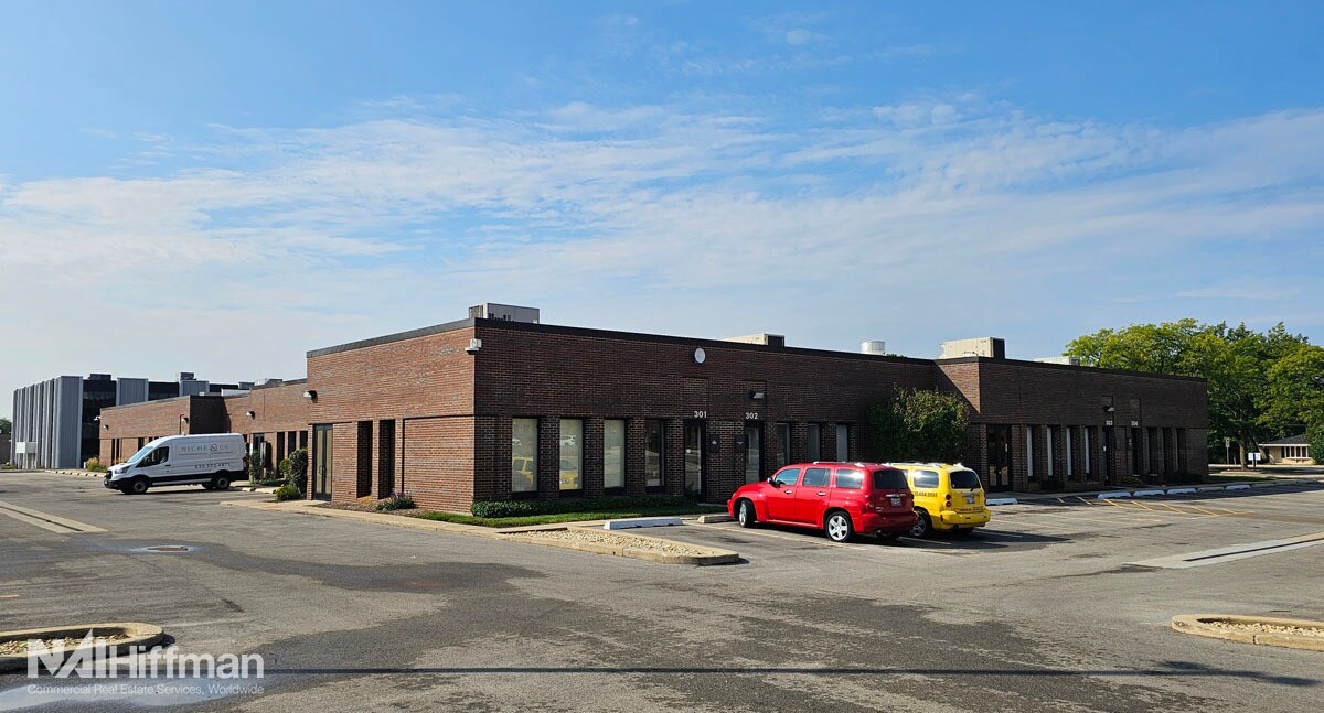 825 N Cass Ave, Westmont, IL à louer Photo principale– Image 1 sur 10