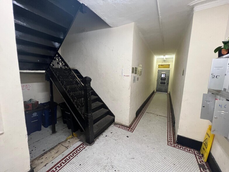 755 McDonald Ave, Brooklyn, NY à vendre - Photo intérieure – Image 3 sur 18