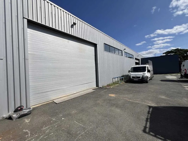 Local d'activités dans VILLENAVE-D'ORNON à vendre - Photo de l’immeuble – Image 1 sur 8
