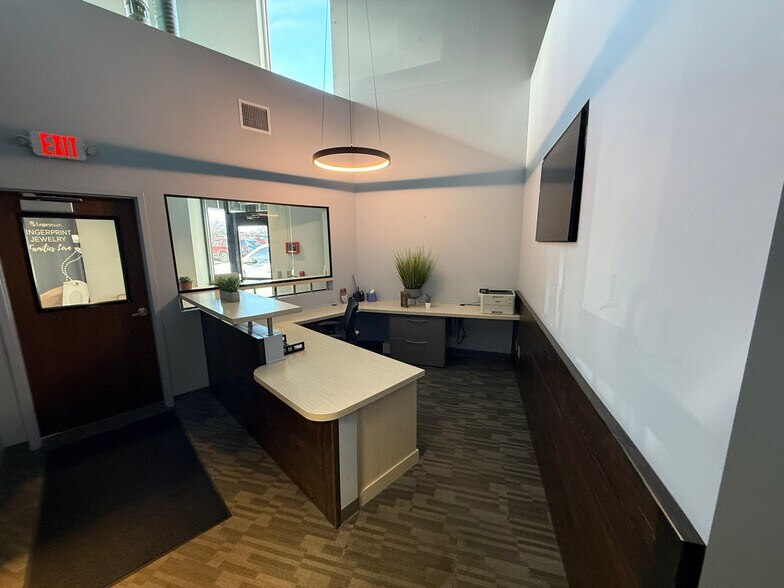 801 NW Commerce Dr, Lee's Summit, MO à vendre - Photo de l’immeuble – Image 3 sur 4