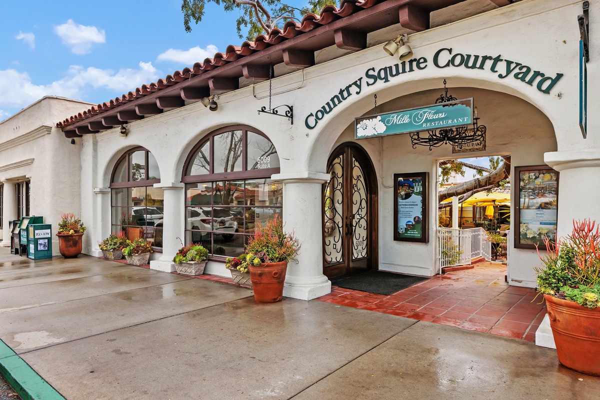 6009 Paseo Delicias, Rancho Santa Fe, CA à louer Photo de l’immeuble– Image 1 sur 14