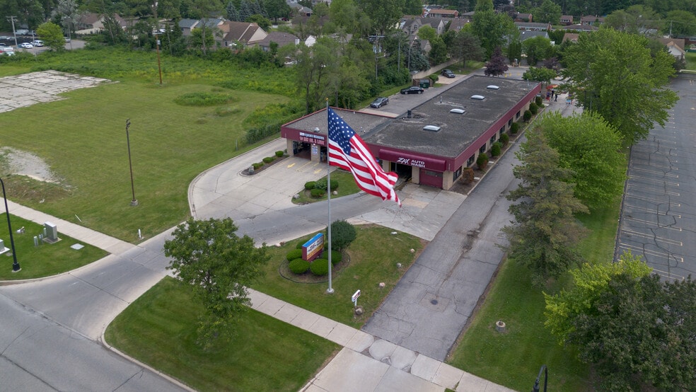 35989-36001 Plymouth Rd, Livonia, MI à vendre - Photo de l’immeuble – Image 1 sur 4