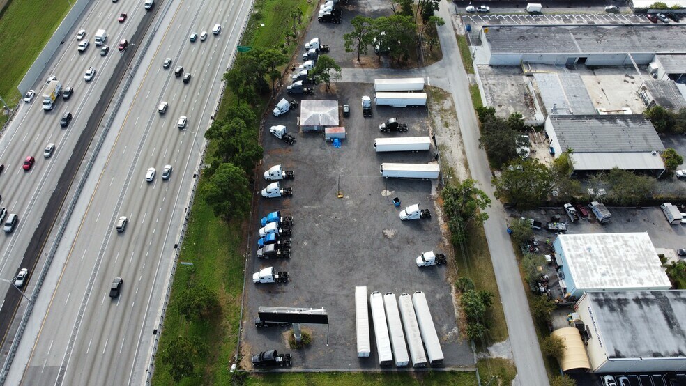 980 SW 13th St, Pompano Beach, FL à vendre - Photo de l’immeuble – Image 3 sur 10