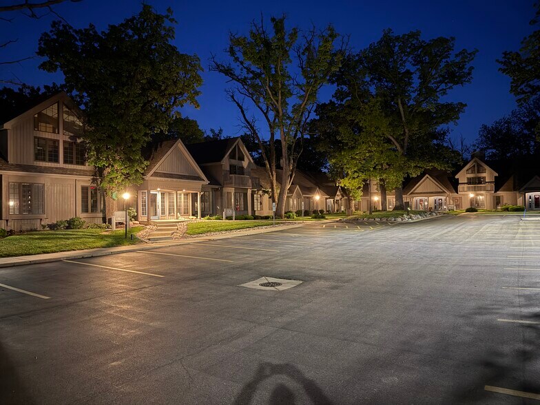475 W Terra Cotta Ave, Crystal Lake, IL à louer - Photo de l’immeuble – Image 3 sur 23