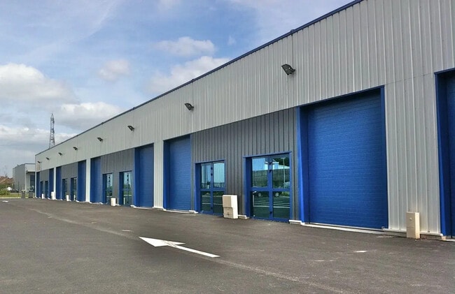 Plus de détails pour Local d'activités à louer