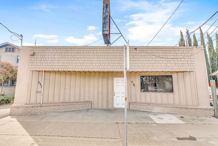 737 Stockton Ave, San Jose, CA à vendre - Photo principale – Image 1 sur 18