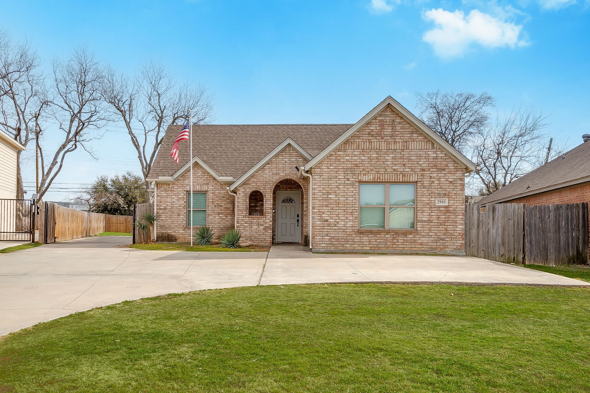 2941 South Hills Ave, Fort Worth, TX à vendre Photo principale– Image 1 sur 2