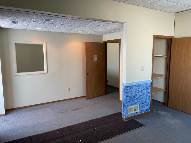 537 Lincoln Hwy, East McKeesport, PA à vendre - Photo de l’immeuble – Image 3 sur 52