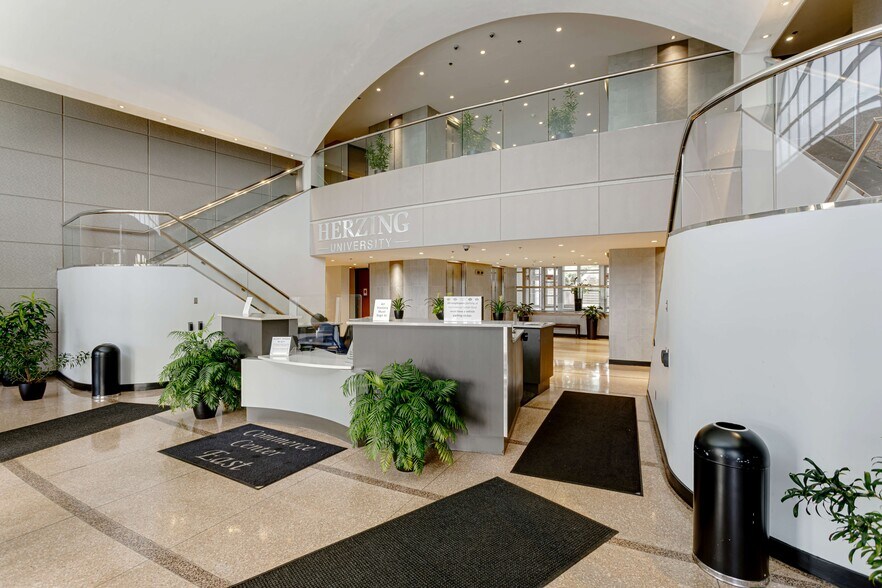 100 Centerview Dr, Nashville, TN à louer - Photo de l’immeuble – Image 3 sur 13