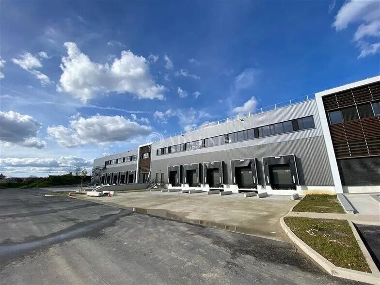 Industriel/Logistique dans Garges-lès-Gonesse à louer - Photo de l’immeuble – Image 3 sur 11