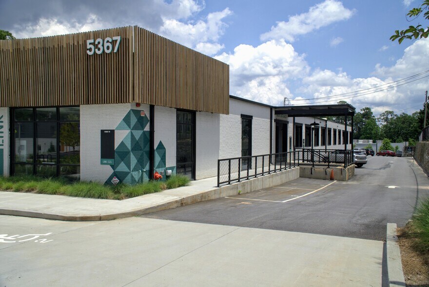 5367 New Peachtree Rd, Chamblee, GA à louer - Photo de l’immeuble – Image 3 sur 10