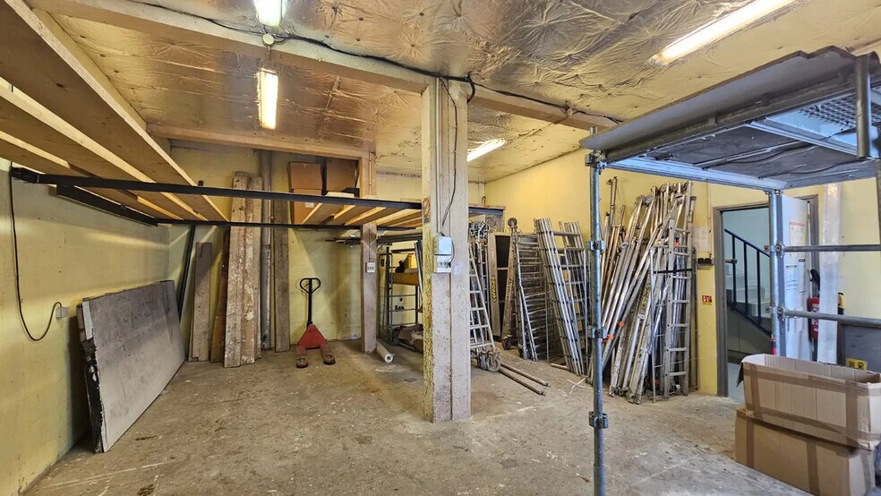 Local d’activités dans Le Plessis-Trévise à louer - Photo de l’immeuble – Image 1 sur 11